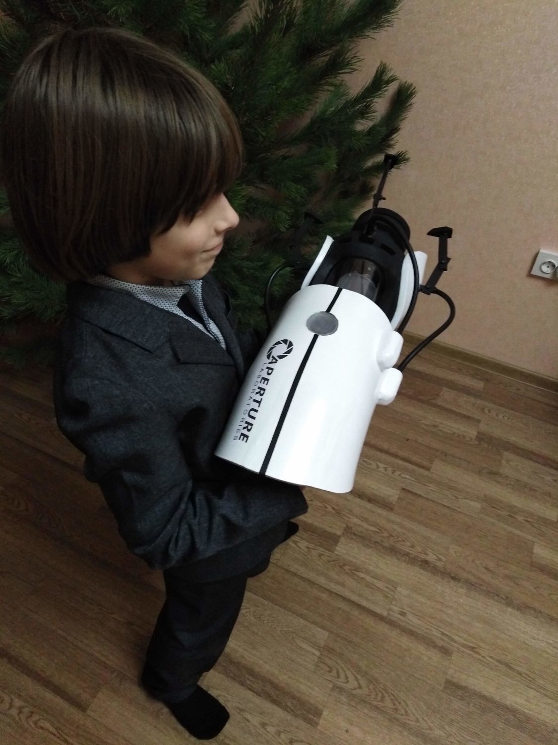 Фото №2 к отзыву покупателя Сергей Кудым о товаре Пушка из игры Портал Portal gun