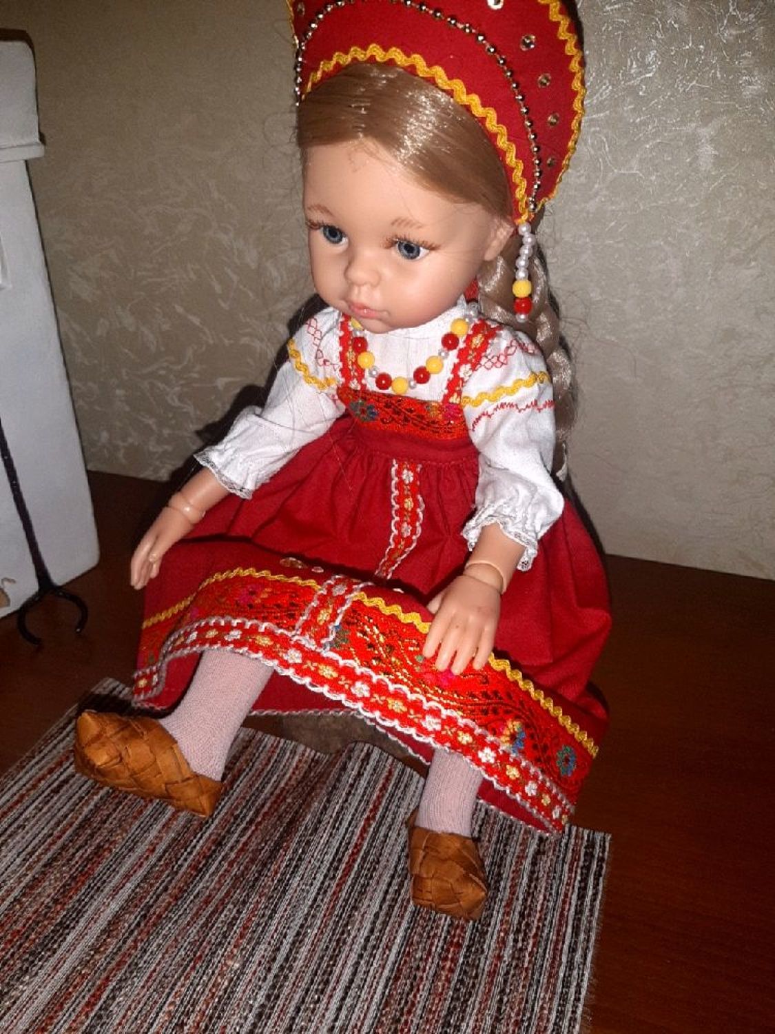 Фото №3 к отзыву покупателя Лариса о товаре Лапти с тупым носком и широким задником для кукол сувенирные