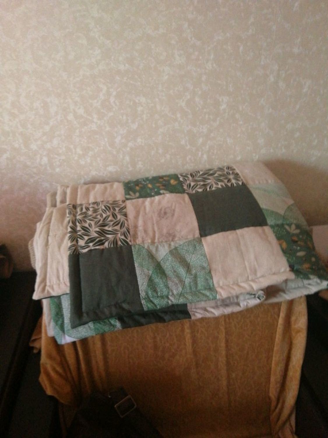 Фото №1 к отзыву покупателя Дамир о товаре Лоскутное одеяло " В осеннем лесу"