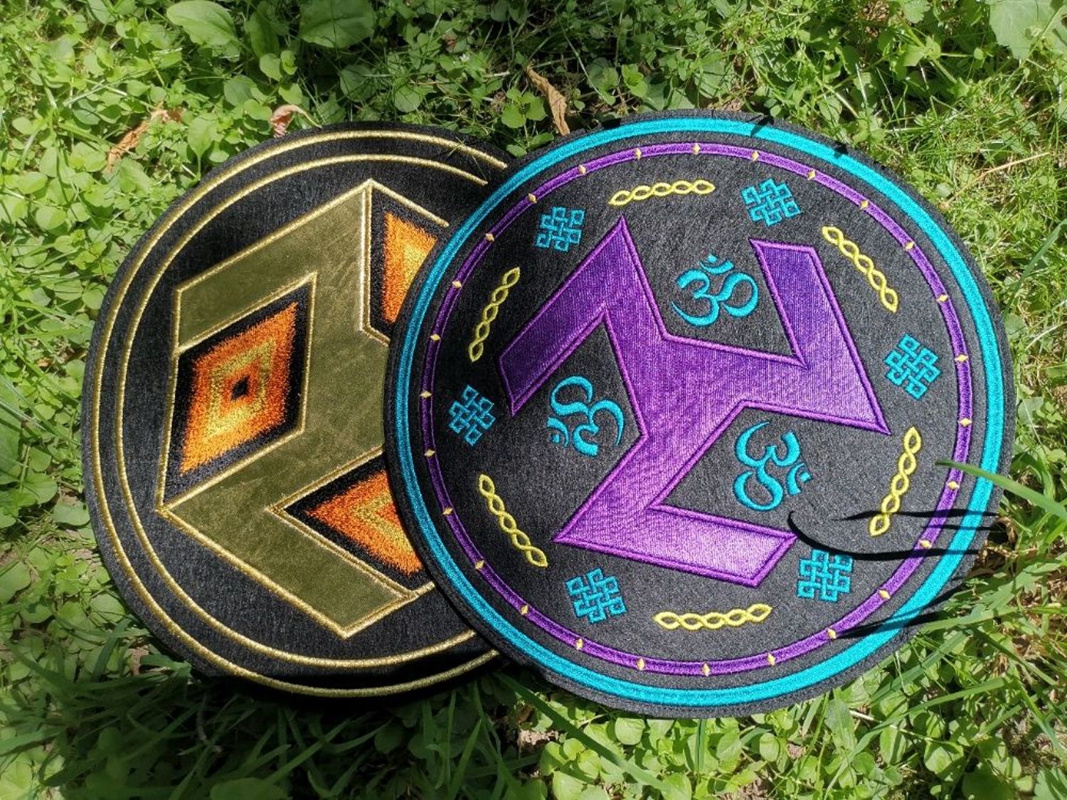 Фото №1 к отзыву покупателя Amulet-Stone (AS) о товаре Вышивка Антакарана Ом и еще 1 товар