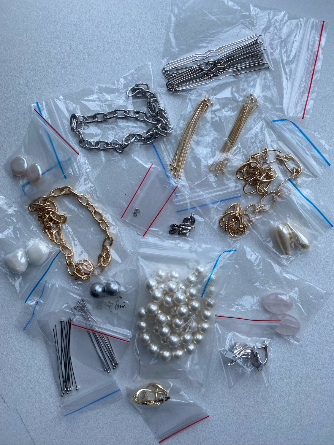 Фото №1 к отзыву покупателя Mikhailova accessorises о товаре Фурнитура для украшений, коннекторы для серег в форме листиков и еще 12 товаров