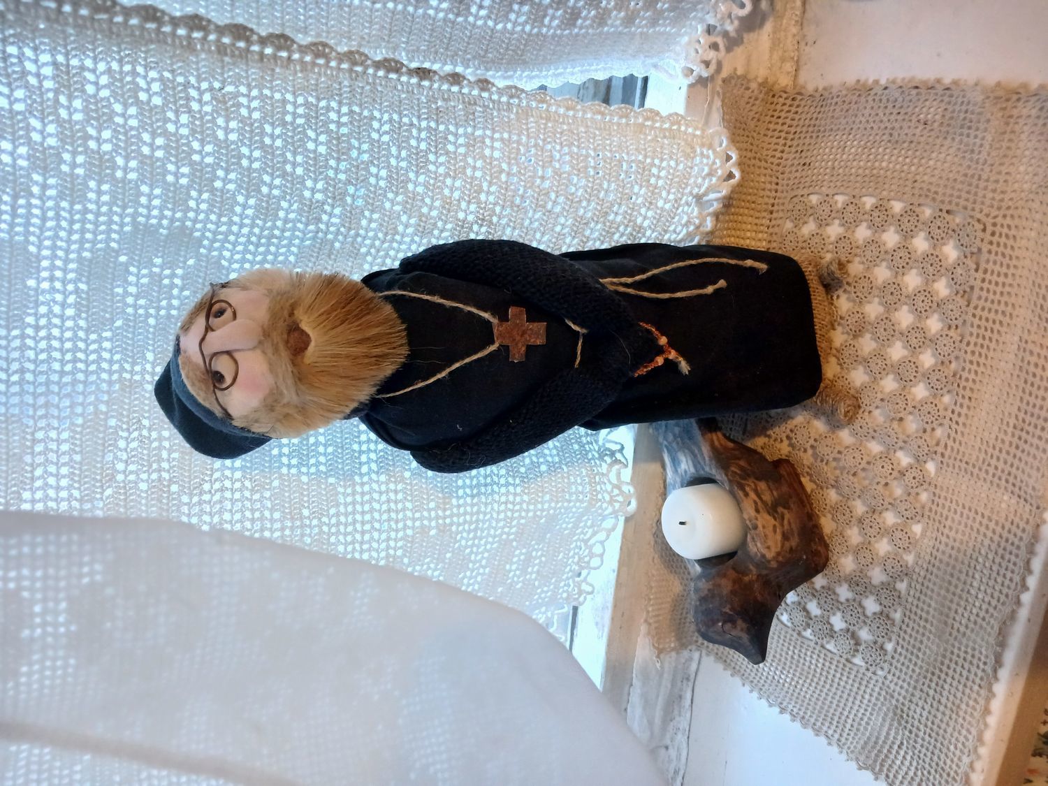 Фото №1 к отзыву покупателя ОКСАНА о товаре Батюшка Дедушка кукла монах фигурка. подарок папе отцу деду