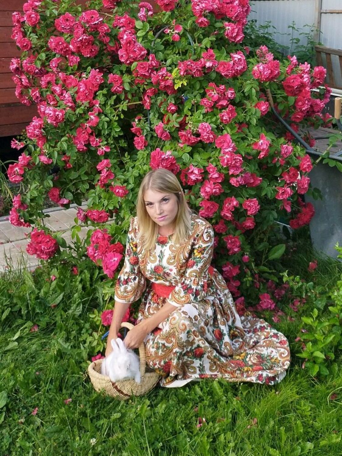 Фото №1 к отзыву покупателя Irina Vasilyeva о товаре Платье нарядное из платка, белое платье Тайна Сердца