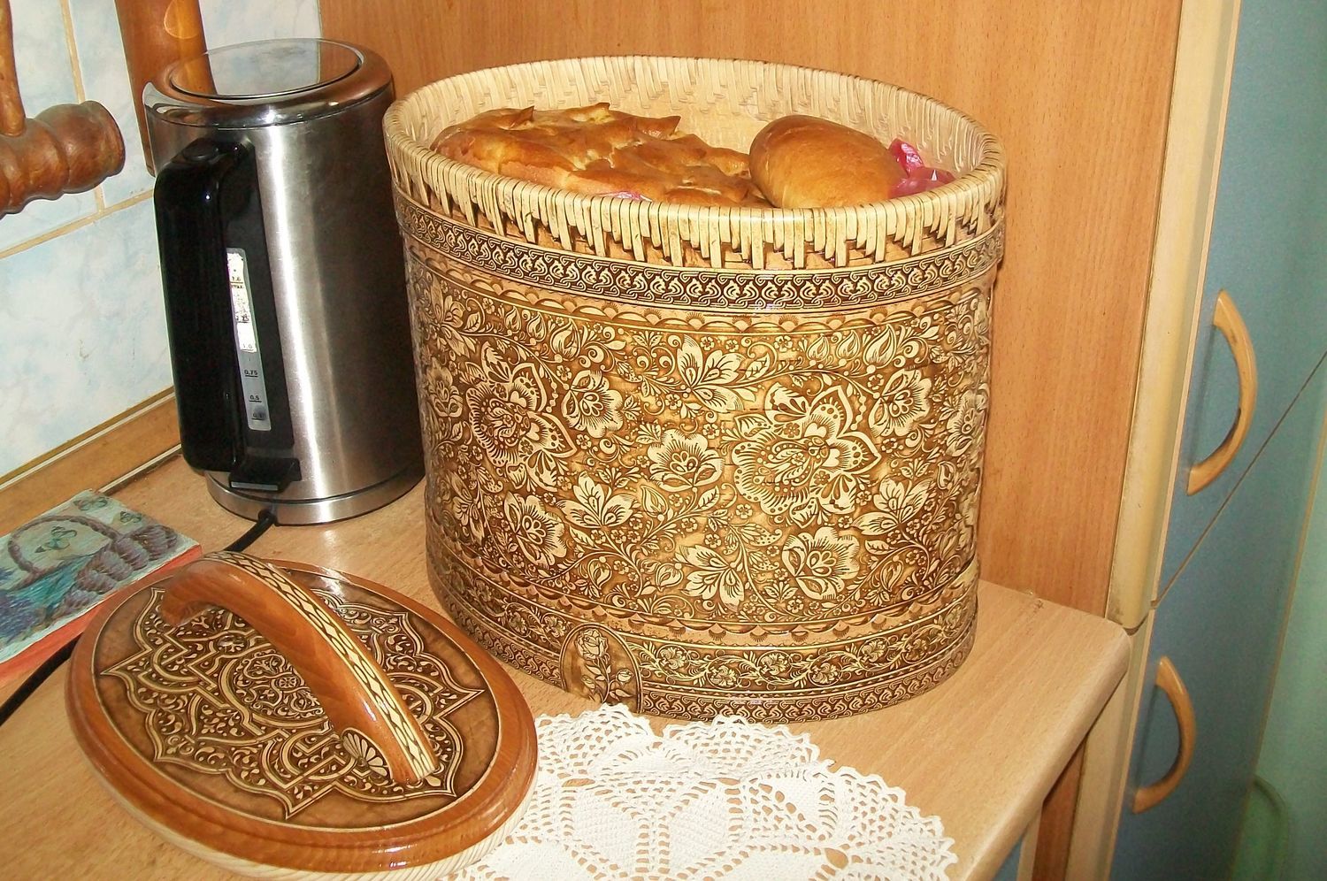 Photo №2 к отзыву покупателя Vyacheslav Bokin о товаре Хлебница из бересты ."Цветочная"
