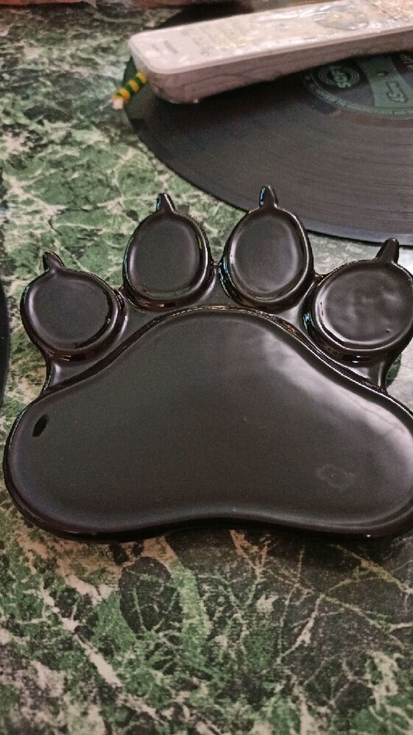 Фото №1 к отзыву покупателя Юлия о товаре Год Тигра: Керамическая тарелка на ножках "Tiger Paw"