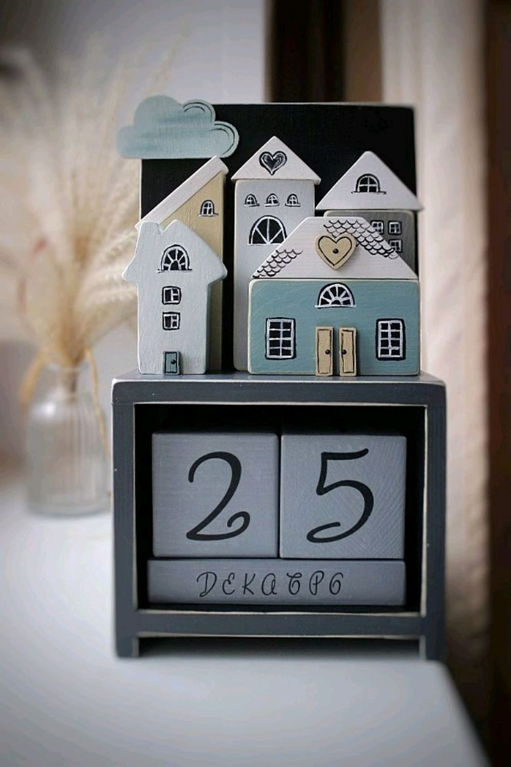 Фото №1 к отзыву покупателя Полина о товаре Вечный календарь с домиками "Квартал"