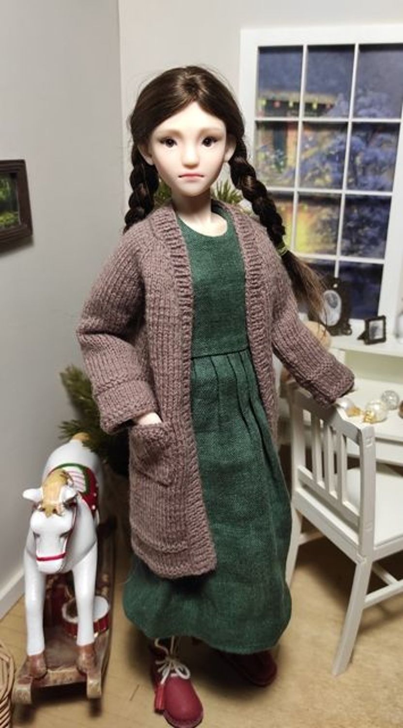 Фото №3 к отзыву покупателя Olga о товаре Одежда для кукол: Кардиган на Барби "Мокко"