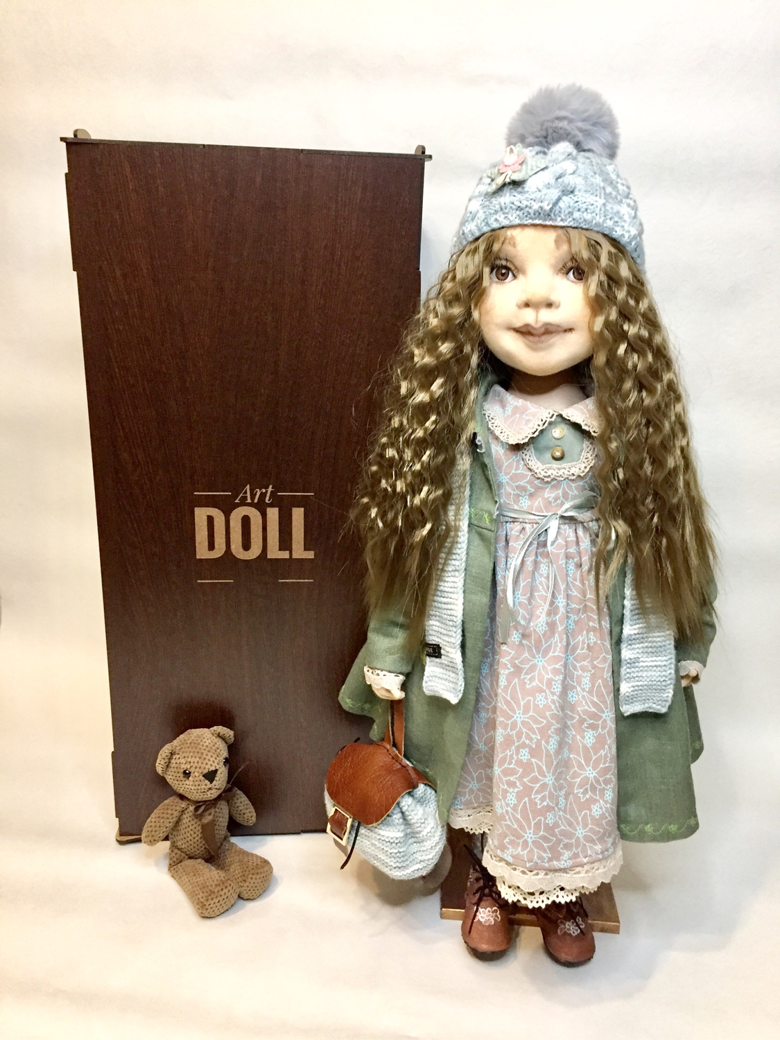 Фото №1 к отзыву покупателя Марина Марачева (dollsstudiomari) о товаре Подарочная коробка для КУКЛЫ