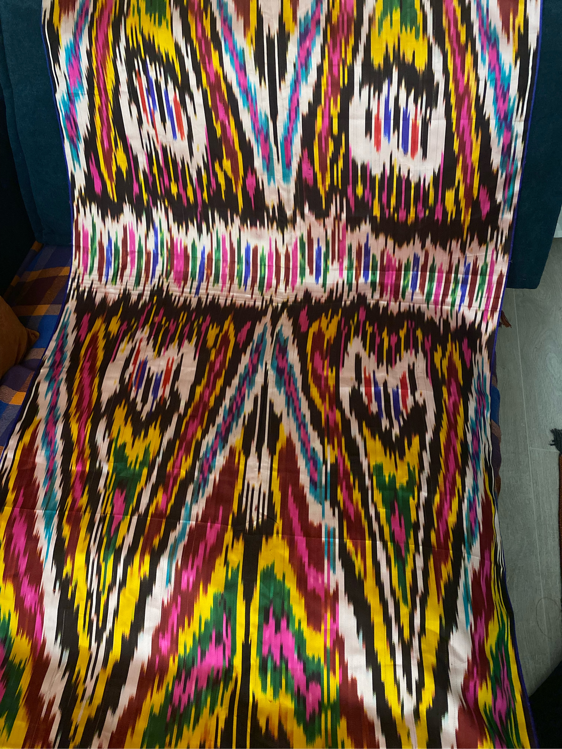Фото №1 к отзыву покупателя Лилия о товаре Узбекский винтажный шелковый икат Хан атлас. M044