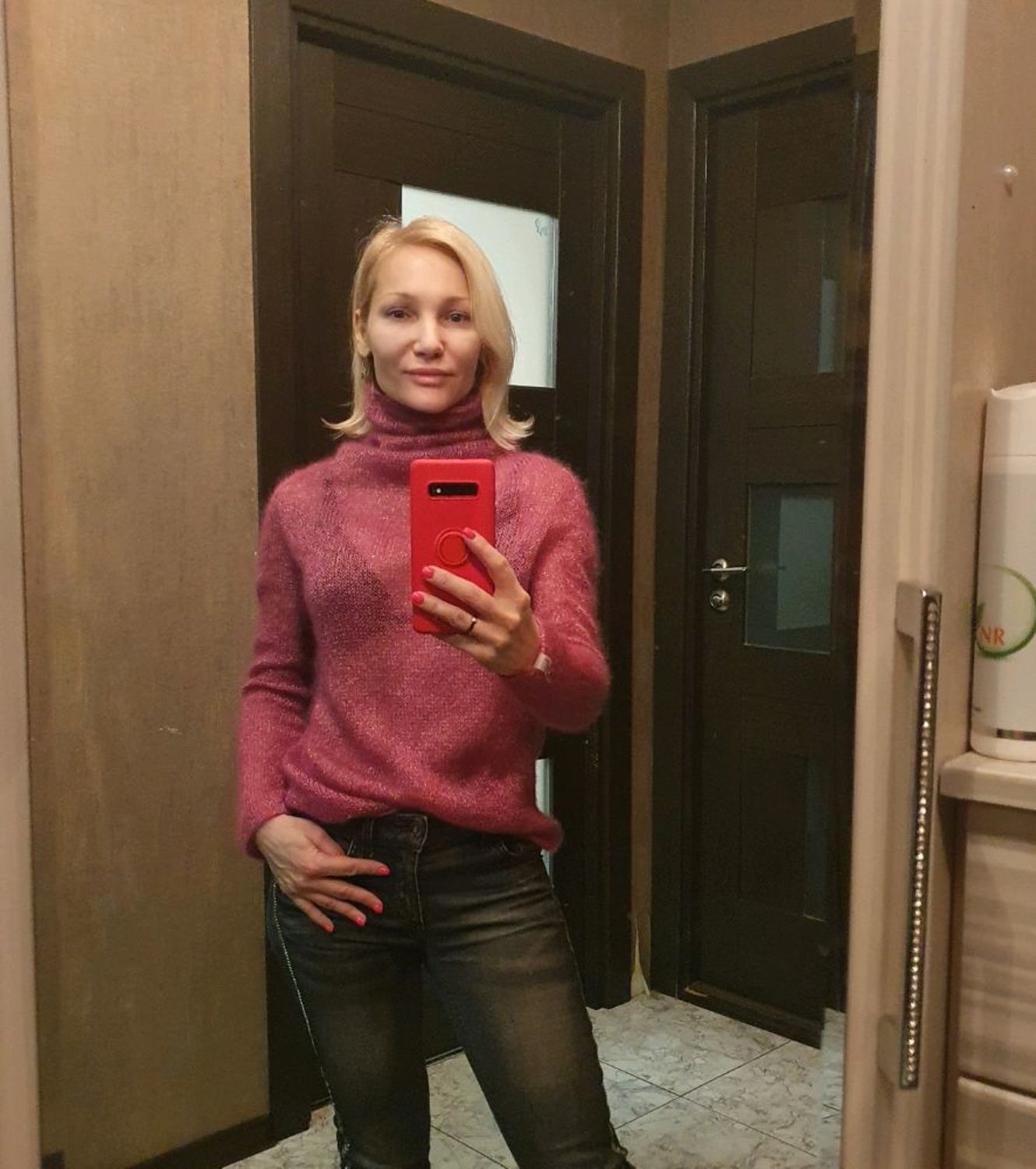 Фото №1 к отзыву покупателя Ольга о товаре Свитер -паутинка «Isabel» из белого кид-мохера с люрексом серебро