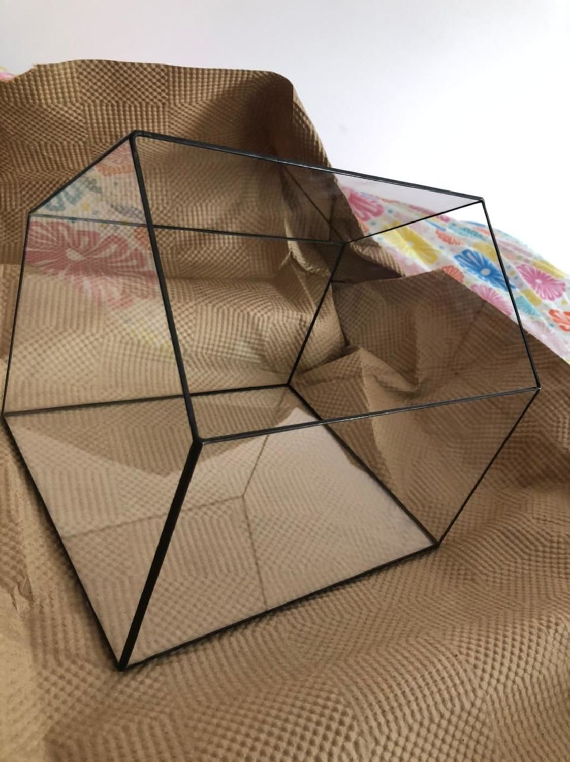 Фото №1 к отзыву покупателя Елизавета Зорина о товаре Домик  из стекла  "Простая геометрия"
