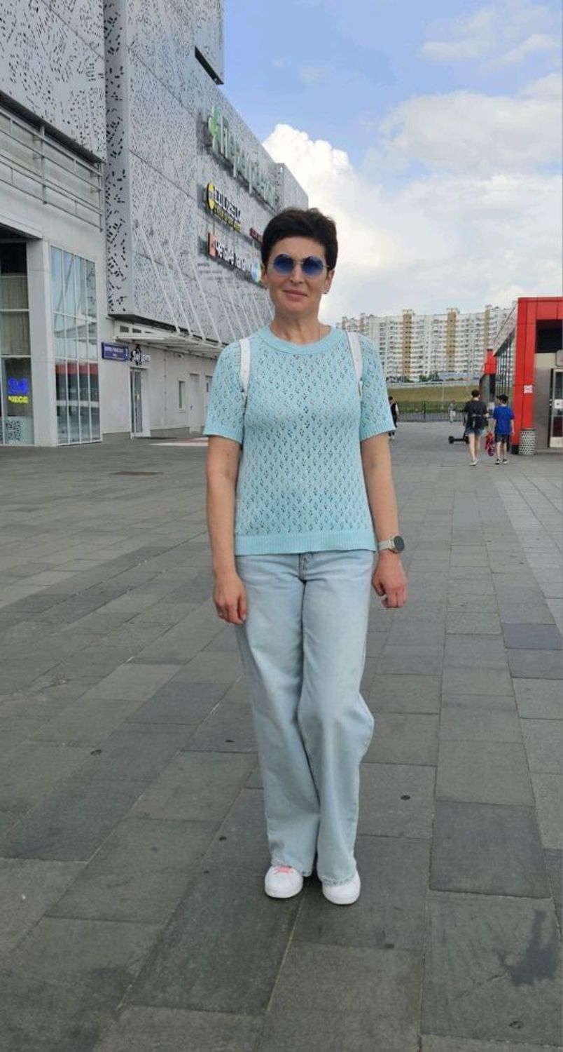 Photo №1 к отзыву покупателя Galina Butkova о товаре Футболка ажурная с пайетками.