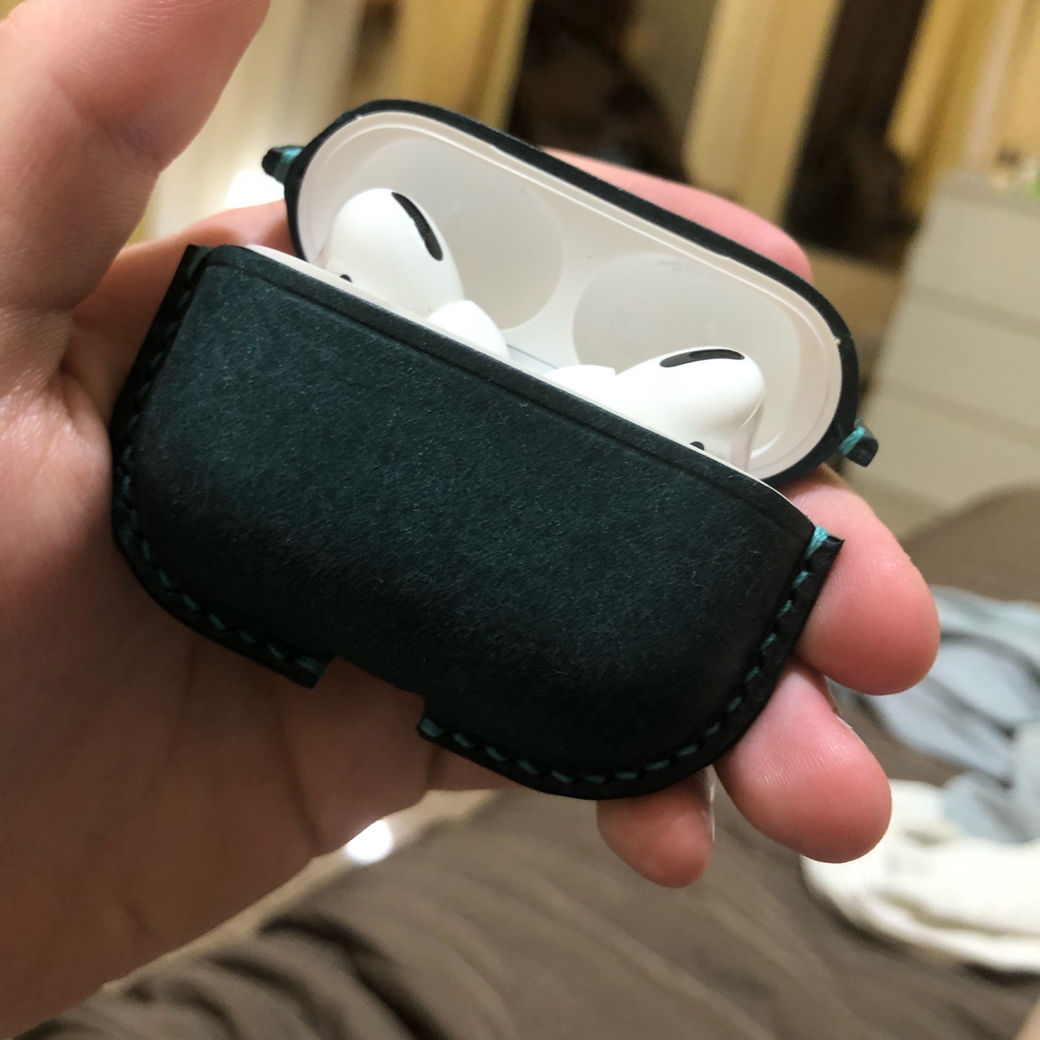 Фото №3 к отзыву покупателя Иван Смирнов о товаре Чехол для AirPods Pro из натуральной кожи синий бирюзовый аирподс про