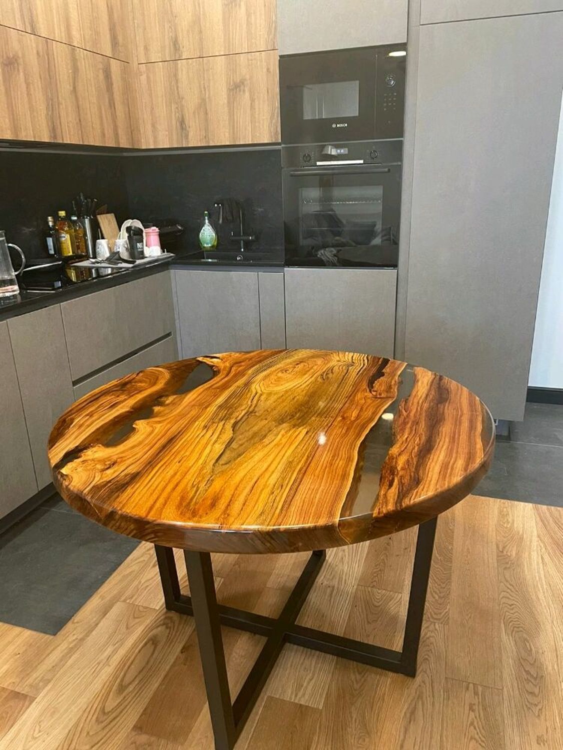 Photo №1 к отзыву покупателя UrbanCraft о товаре Столы: Стол из карагача и эпоксидной смолы/стол-река