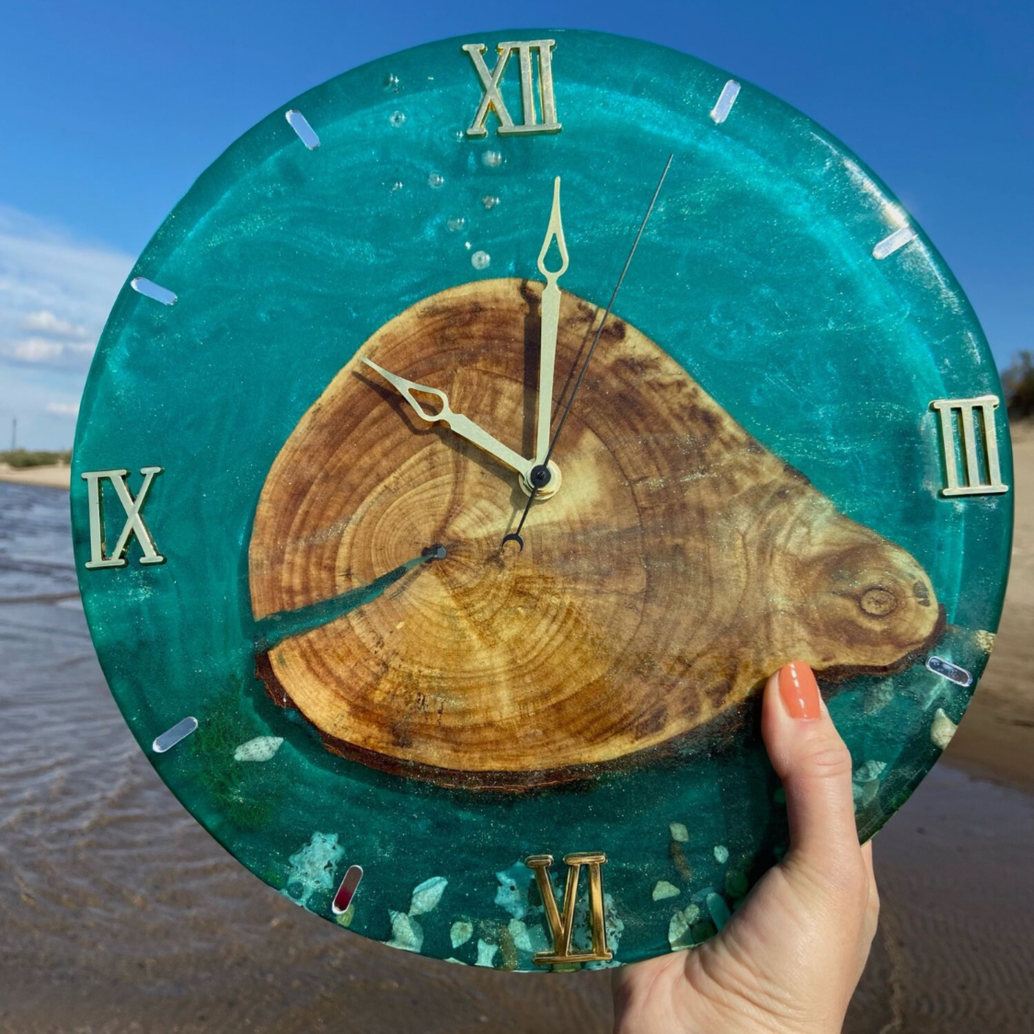 Photo №2 к отзыву покупателя Mariya о товаре Часы настенные Кит, часы со спилом дерева, часы картина