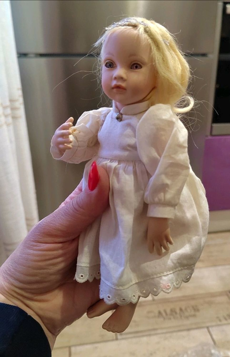 Photo №1 к отзыву покупателя Elena о товаре Винтаж: Винтажная фарфоровая кукла Pauline с мишкой ,Филиппины,штамп на шее