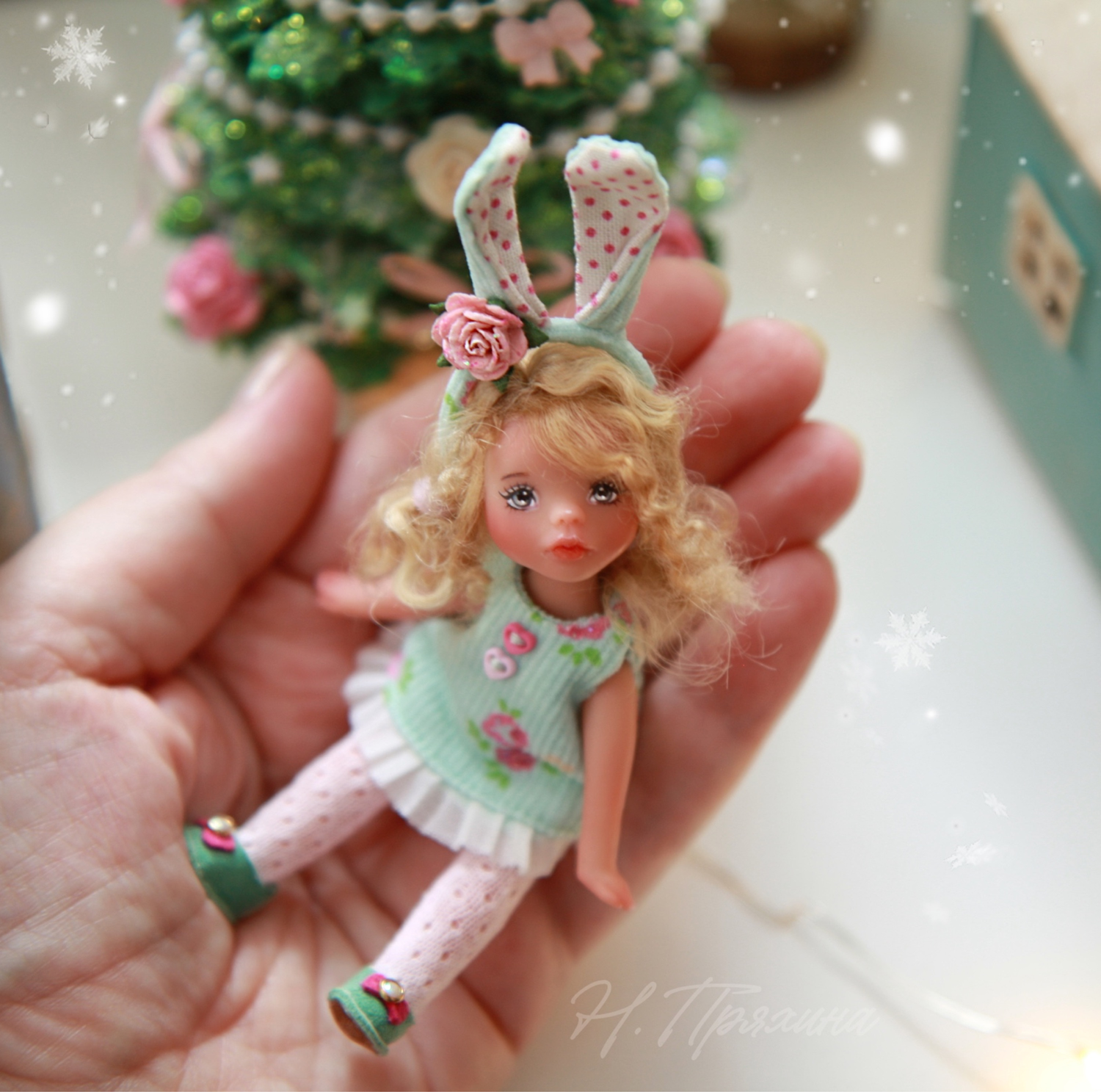 Фото №1 к отзыву покупателя Lineledolls ⠀Авторские куклы и ООАК о товаре Кудри Венслидейла окрашенные ЗОЛОТИСТО-БЕЖЕВЫЕ и еще 6 товаров