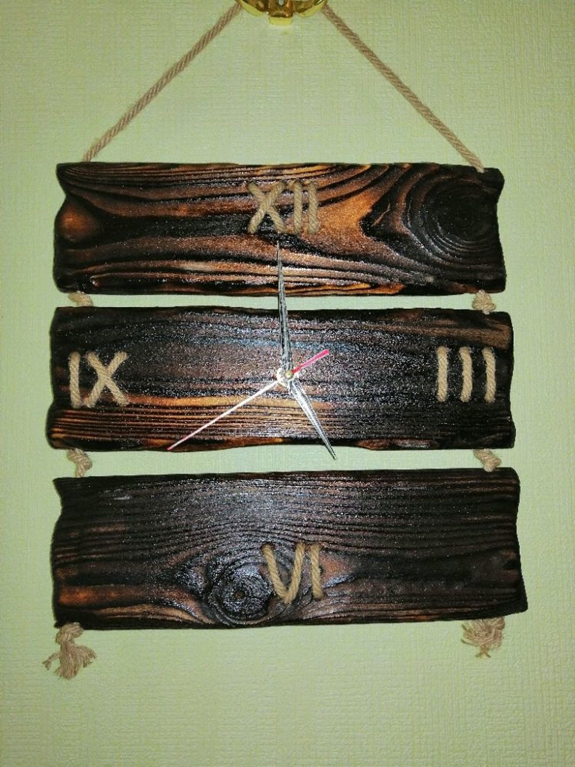 Фото №1 к отзыву покупателя Мастерская NaturLife о товаре Часы из дерева. Ручная работа