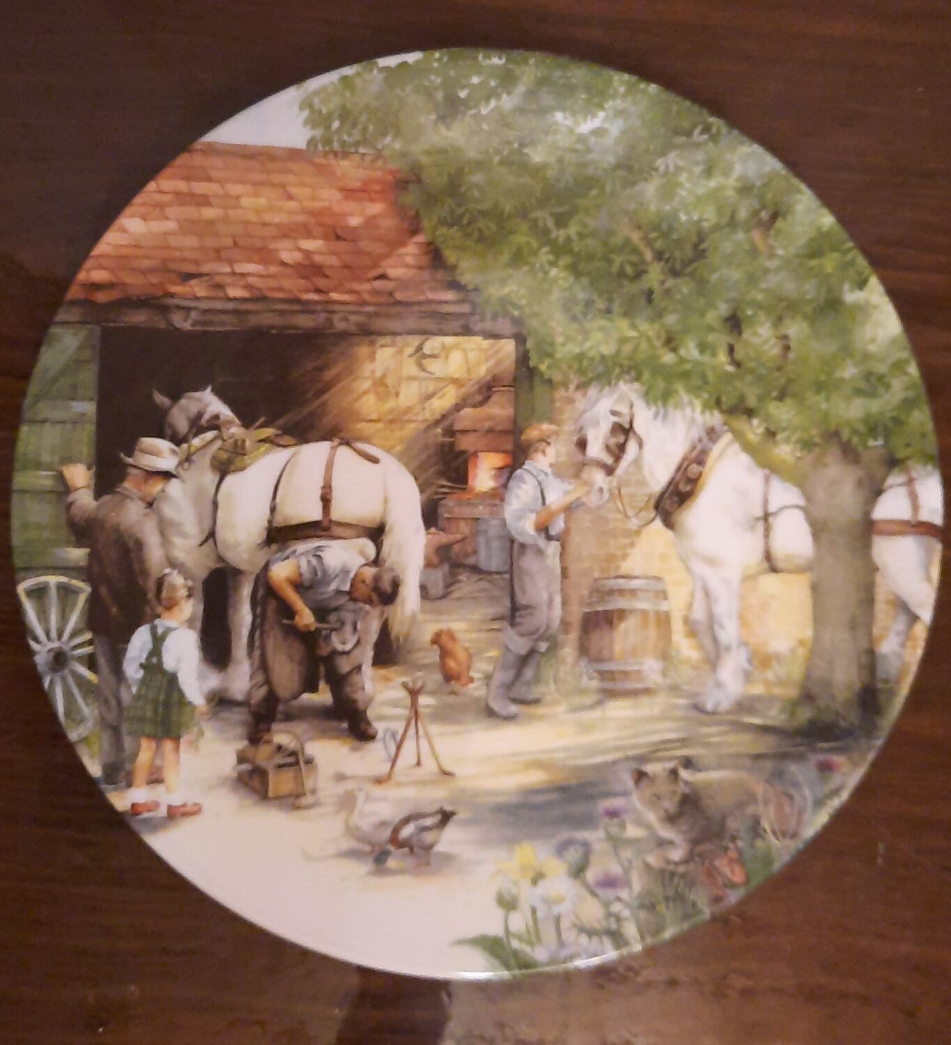 Фото №1 к отзыву покупателя Людмила о товаре Винтаж: ТАРЕЛКА. ROYAL DOULTON. SUSAN NEALE. ФАРФОР. НОМЕРНАЯ. СЕРТИФИКАТ
