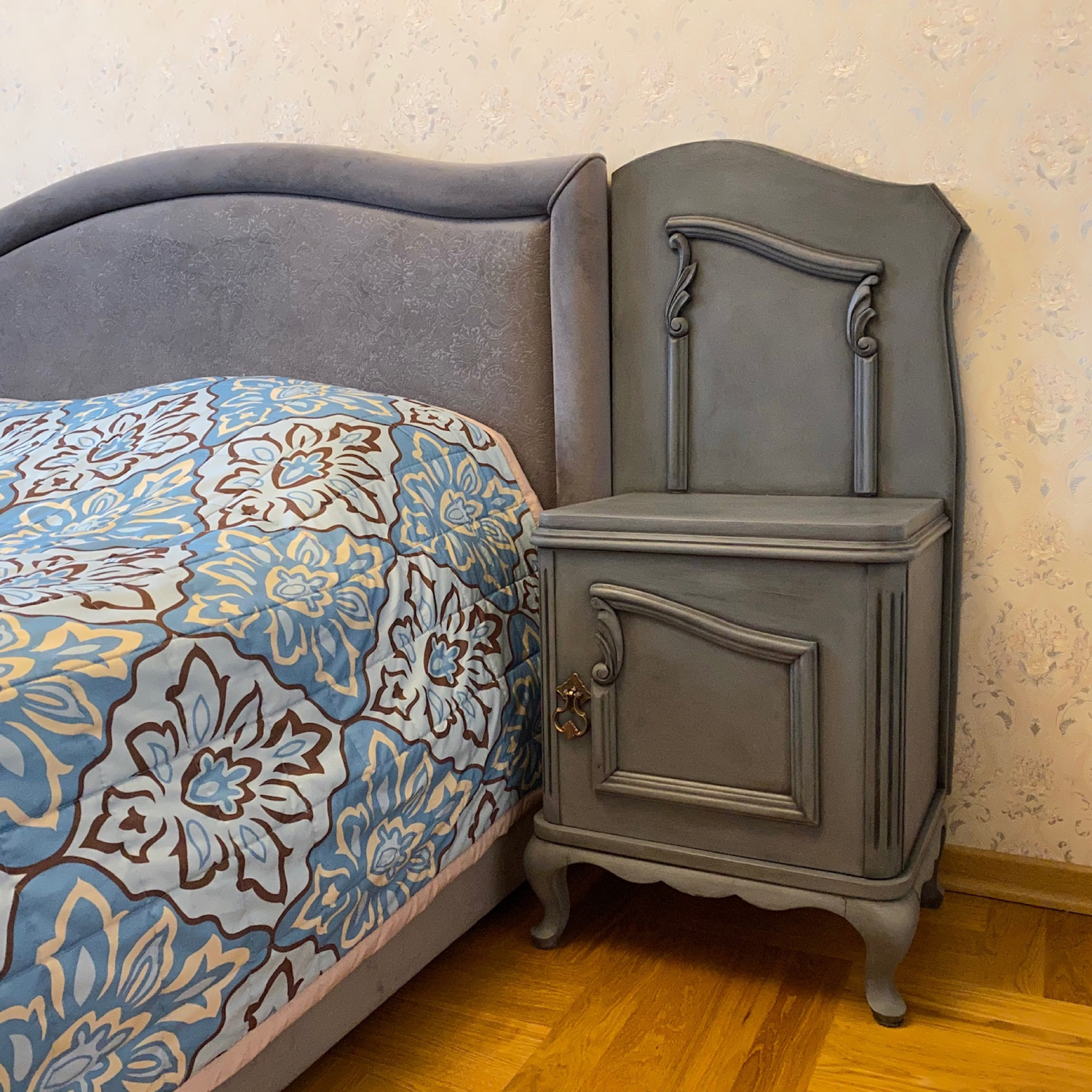 Фото №2 к отзыву покупателя Светлана о товаре Винтаж: Пара прикроватных тумб с декоративными фигурными стенками 15ГА0005