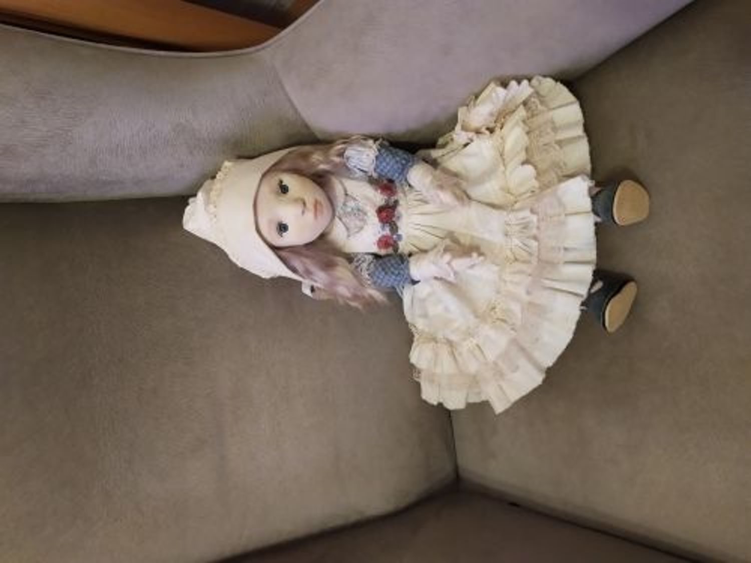 Фото №1 к отзыву покупателя Анна о товаре Интерьерная кукла Алиса