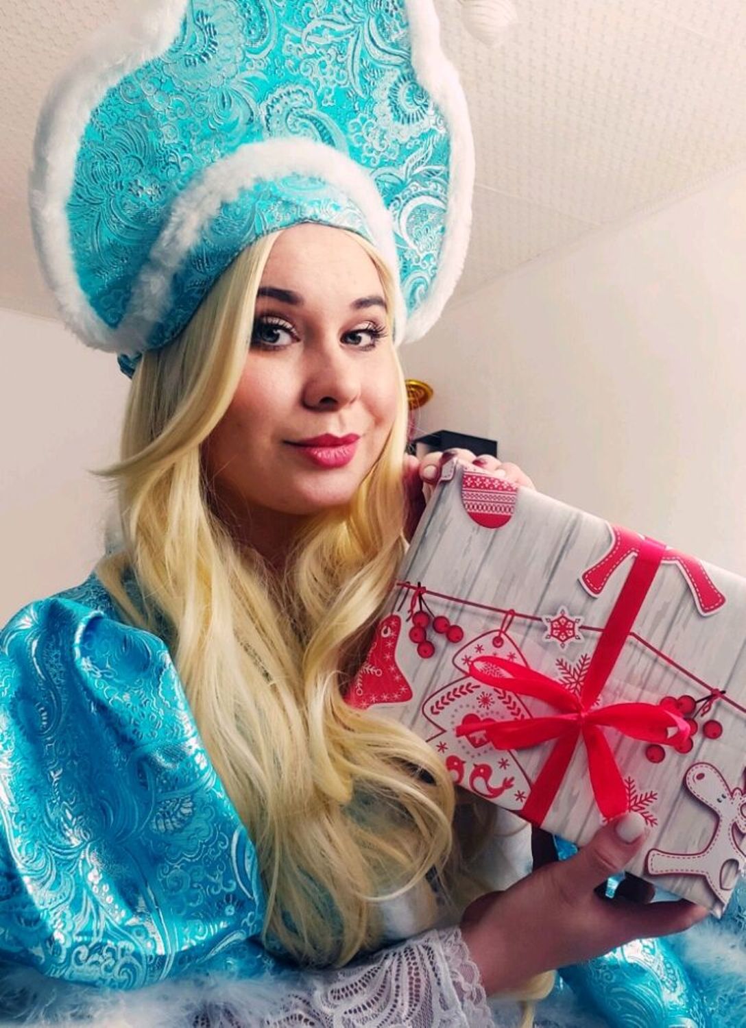 Photo №3 к отзыву покупателя zhanna о товаре Костюм Снегурочки "Зимнее Волшебство"
