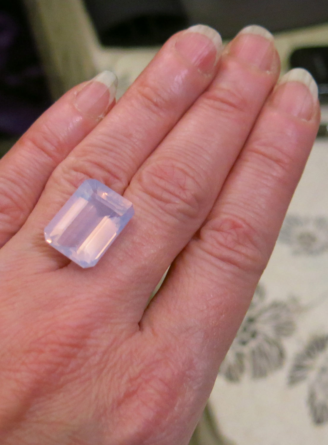 Фото №1 к отзыву покупателя Ирина о товаре Лавандовый аметист ( кварц) 14,40 ct октагон ( изумруд)