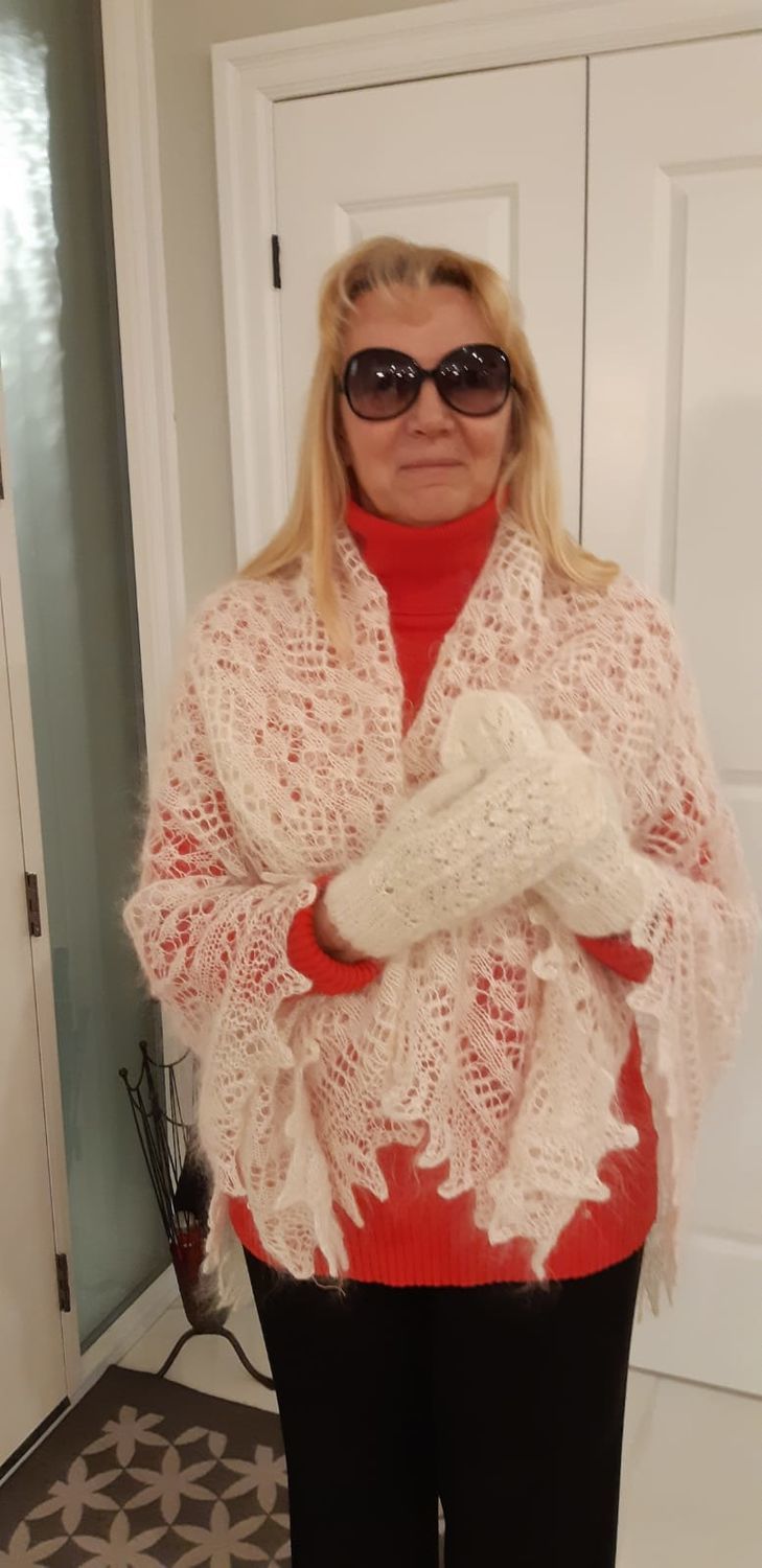 Фото №2 к отзыву покупателя Irina Foursenko о товаре Пуховый платок "Для вас подарок"  козий пух