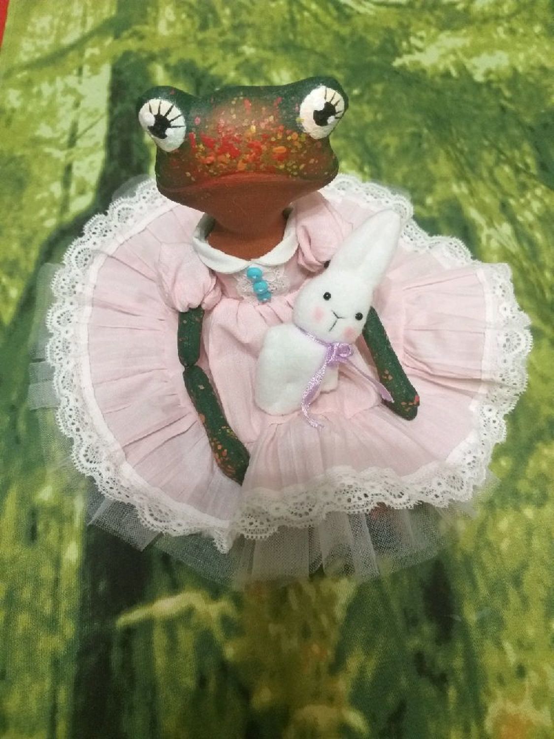 Photo №1 к отзыву покупателя Irina Horse о товаре Лягушка Мари текстильная кукла жаба в подарок любимой, символ счастья