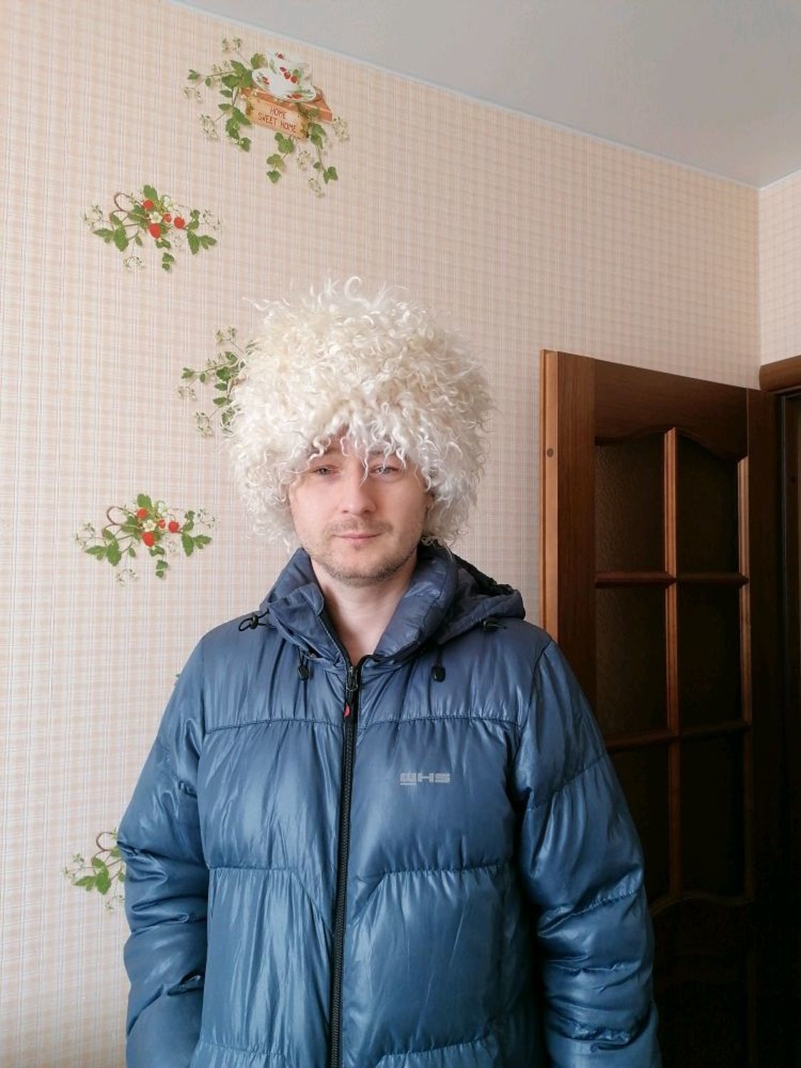 Фото №1 к отзыву покупателя Ксения о товаре Папаха горская из козьего меха белая