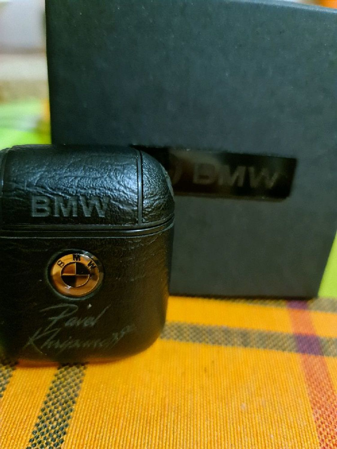 Фото №2 к отзыву покупателя Злата о товаре BMW чехол Airpods из кожи (BMW)