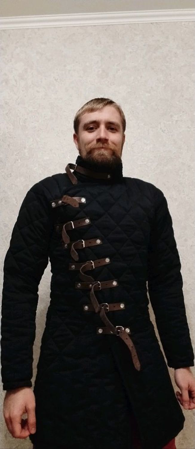 Фото №1 к отзыву покупателя Александр Староверов о товаре Стёганка поддоспешник на ремнях