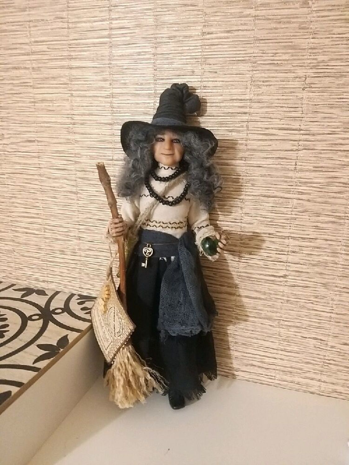Photo №1 к отзыву покупателя Alina о товаре Авторская интерьерная кукла "Ведьма"