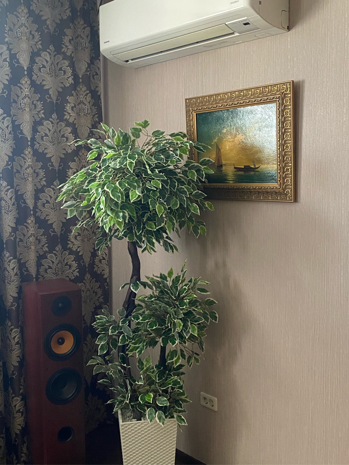 Фото №1 к отзыву покупателя Ольга о товаре Дерево искусственное - Фикус Лори