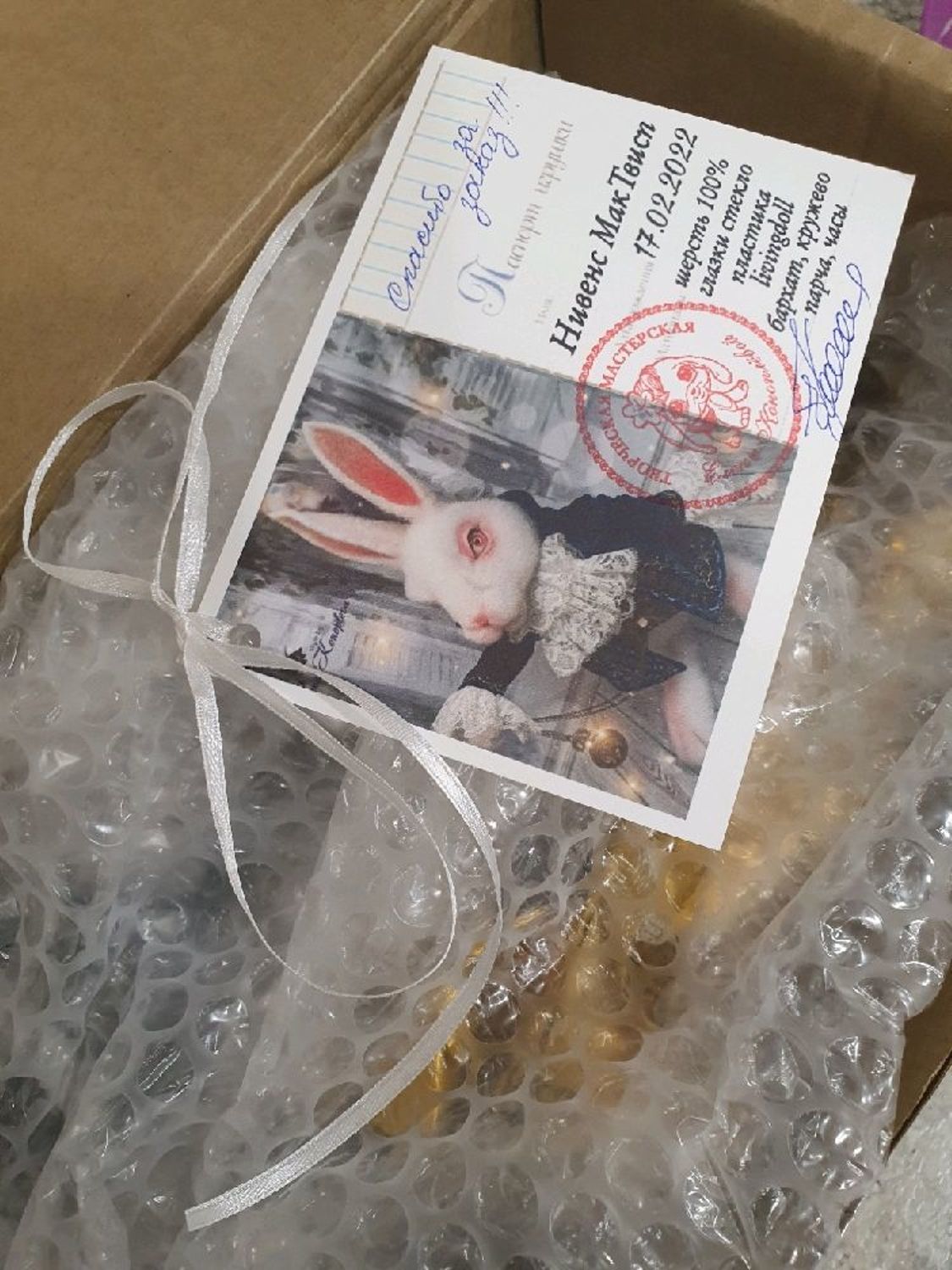 Photo №1 к отзыву покупателя Natalya о товаре Белый кролик из Алисы в стране чудес заяц игрушка из шерсти