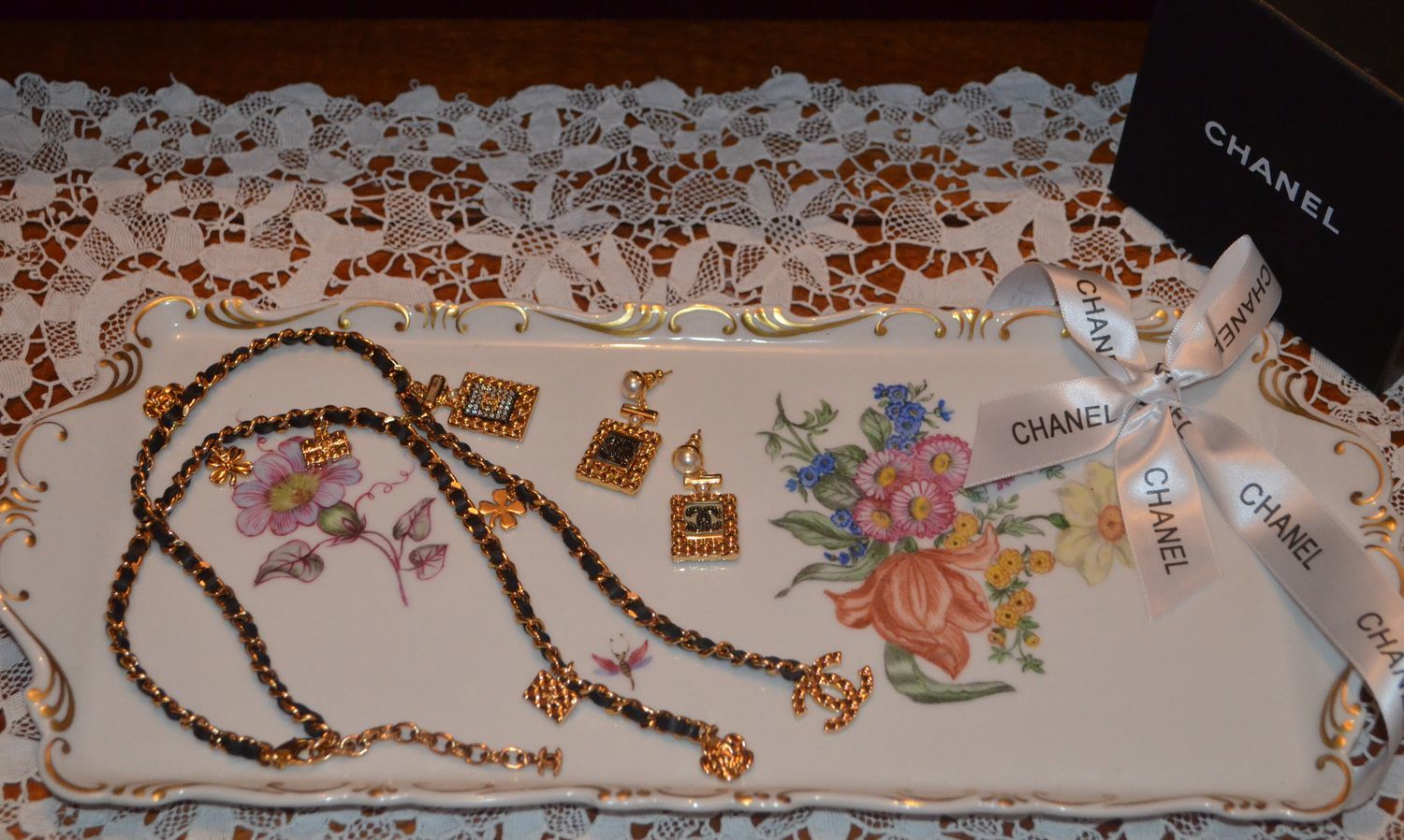 Фото №2 к отзыву покупателя ТатьЯна о товаре Колье Chanel с кожей и подвесками. Цепочка Шанель Новая коллекция. и еще 1 товар