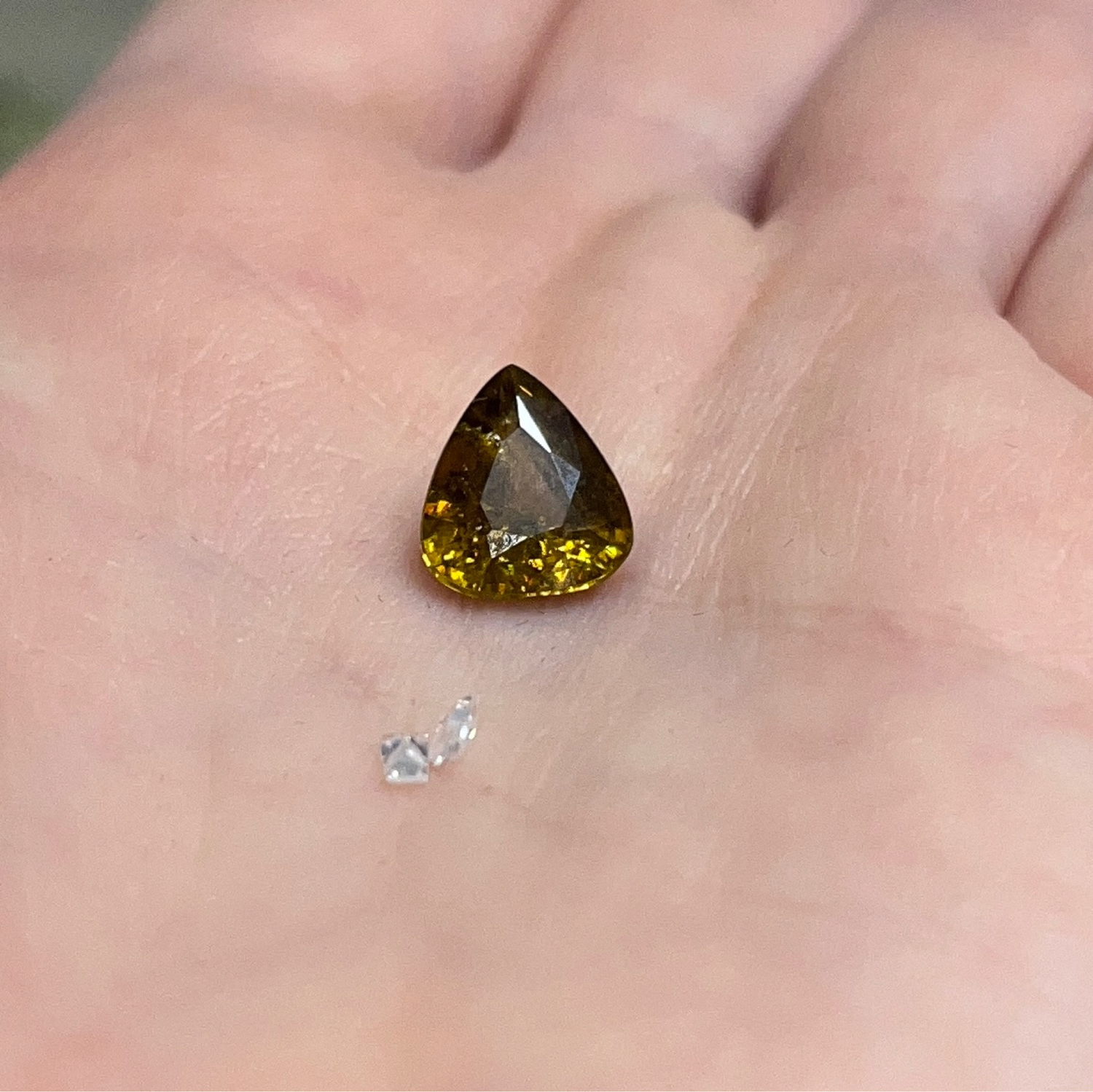 Фото №1 к отзыву покупателя Yana D. о товаре Сфен (Титанит). 3ct.