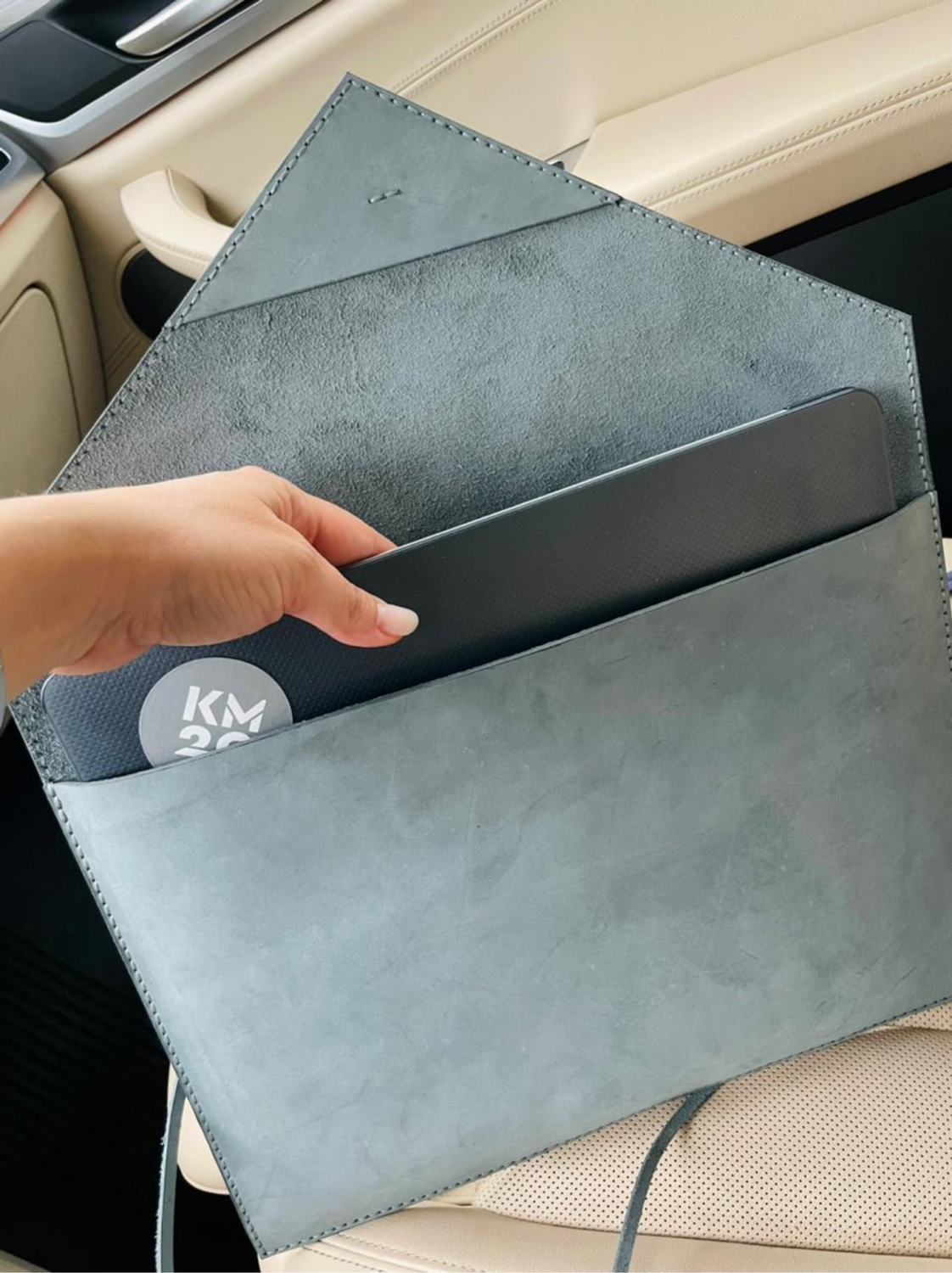 Фото №1 к отзыву покупателя Sofyshulikina о товаре Чехол для ноутбука Macbook из кожи