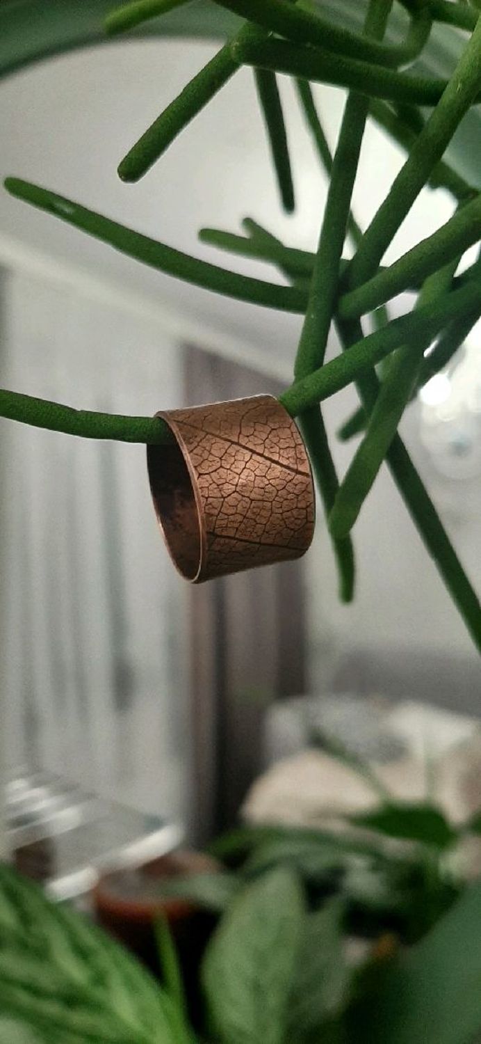 Фото №2 к отзыву покупателя Юлия о товаре Кольца: Кольцо медное с текстурой листа