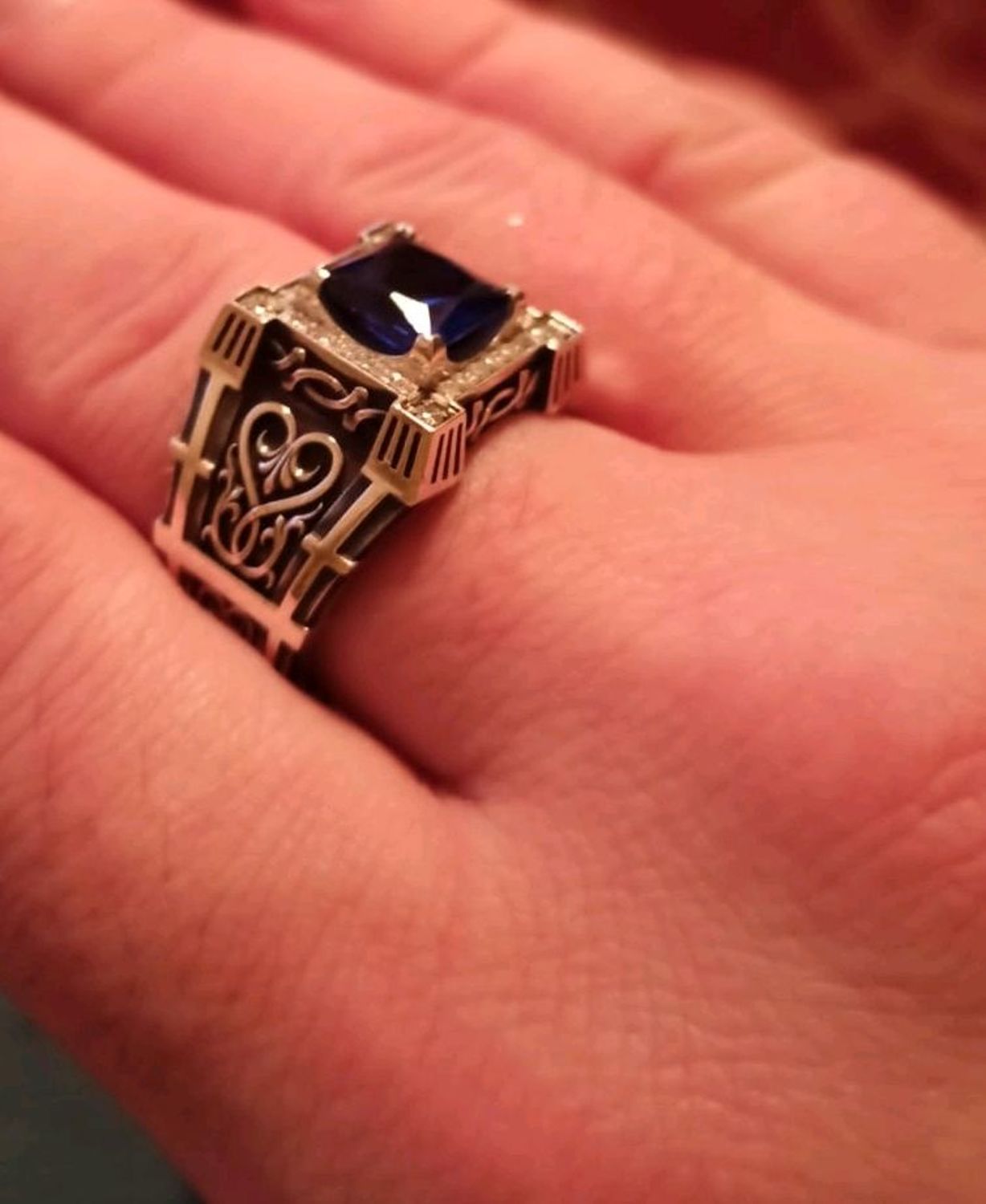 Photo №3 к отзыву покупателя Anastasiya о товаре Кольцо-печатка:Gothic Ring