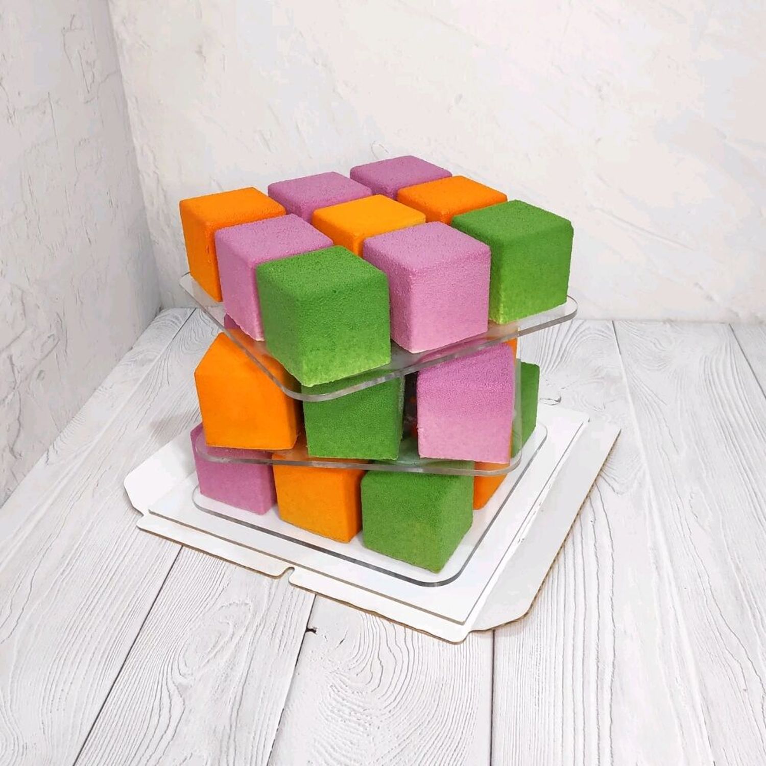 Фото №2 к отзыву покупателя Елена Горшкова о товаре Прозрачная подставка для торта Кубик-рубика