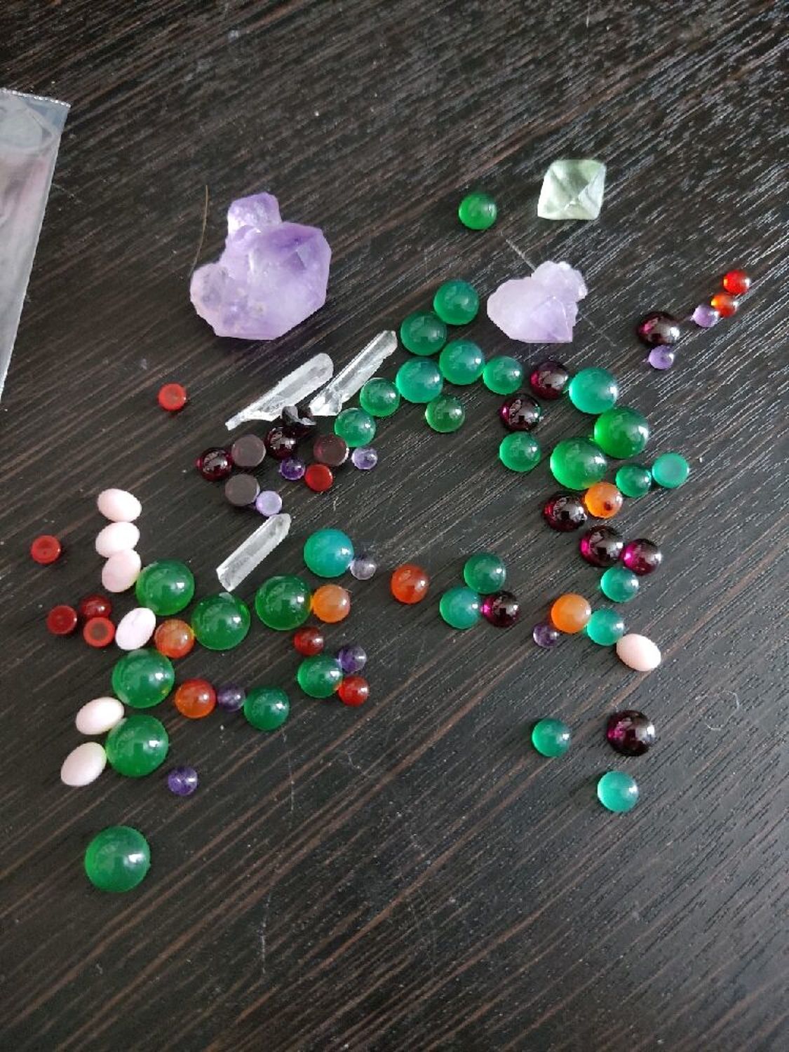 Фото №1 к отзыву покупателя Elena's jewelry о товаре Халцедон окрашенный зеленый, кабошон круг 5мм и еще 9 товаров