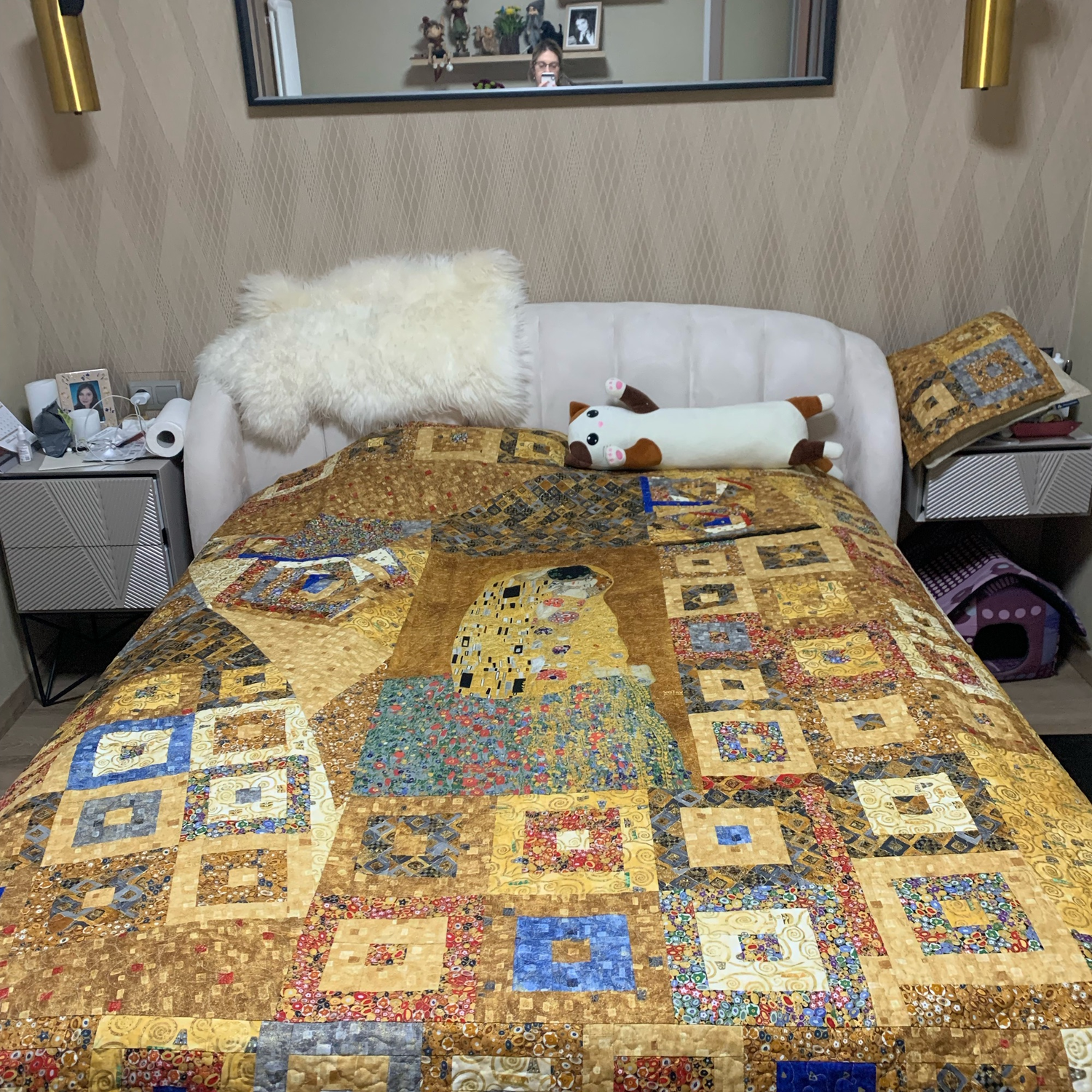 Photo №1 к отзыву покупателя Anastasiya о товаре Лоскутное покрывало ГУСТАВ КЛИМТ лоскутное одеяло жёлтый золотой