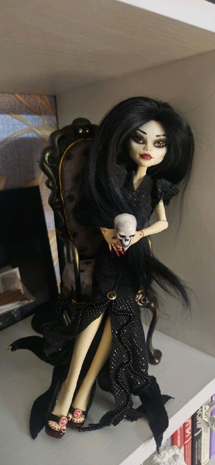 Фото №1 к отзыву покупателя Анастасия Лукина о товаре Кукла OOAK Monster High Адамс (х/ф Семейка Адамс)