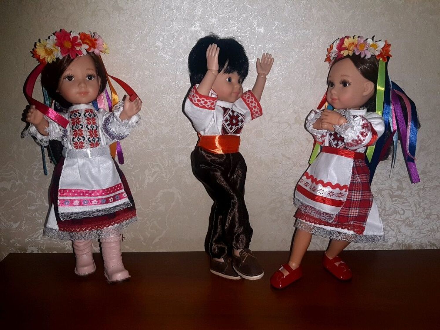 Photo №1 к отзыву покупателя Larisa о товаре Обувь для кукол and 2 more items