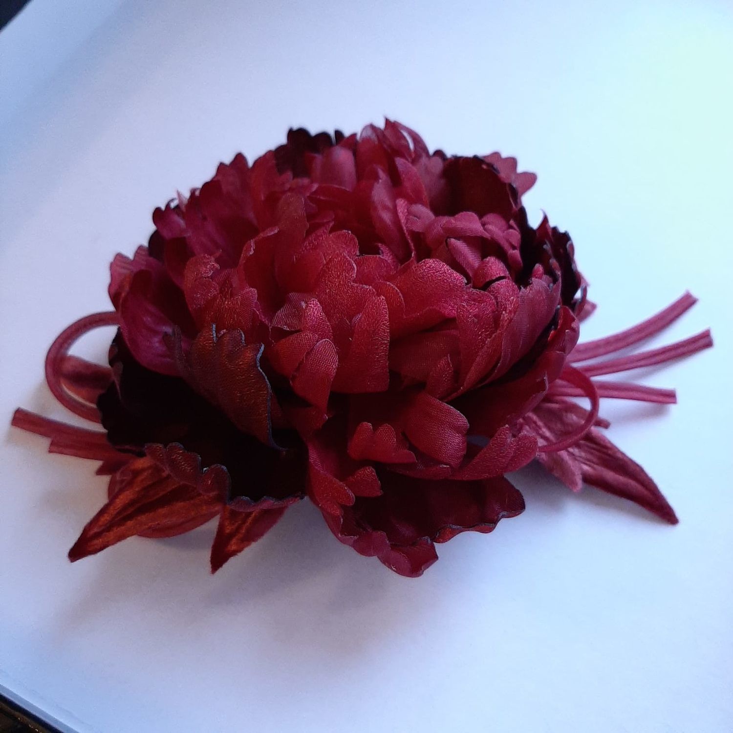 Фото №1 к отзыву покупателя vorobei4 о товаре Бордовый пион из кристалона и органзы. Цветы из ткани