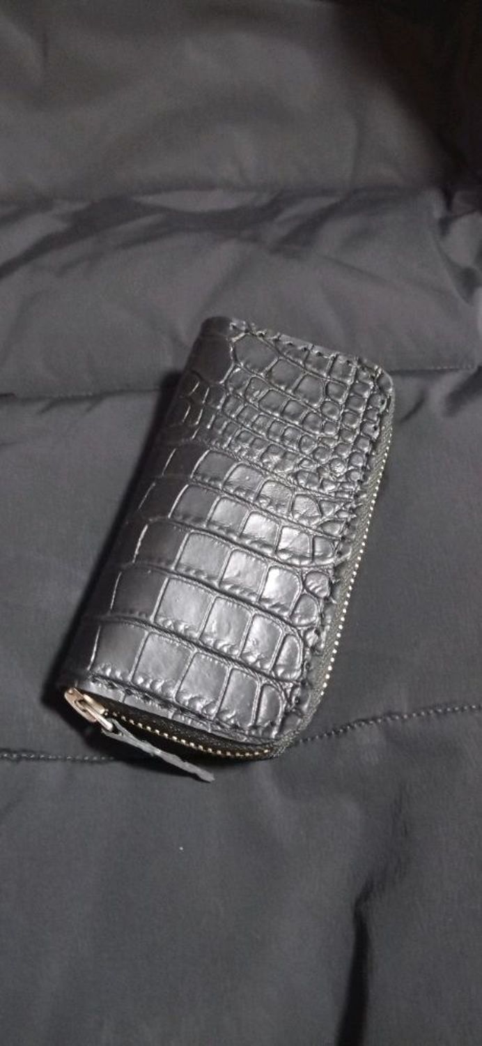 Фото №1 к отзыву покупателя Abermet Leather Craft о товаре Ключница на молнии. Шаблоны для изготовления кожаных изделий.