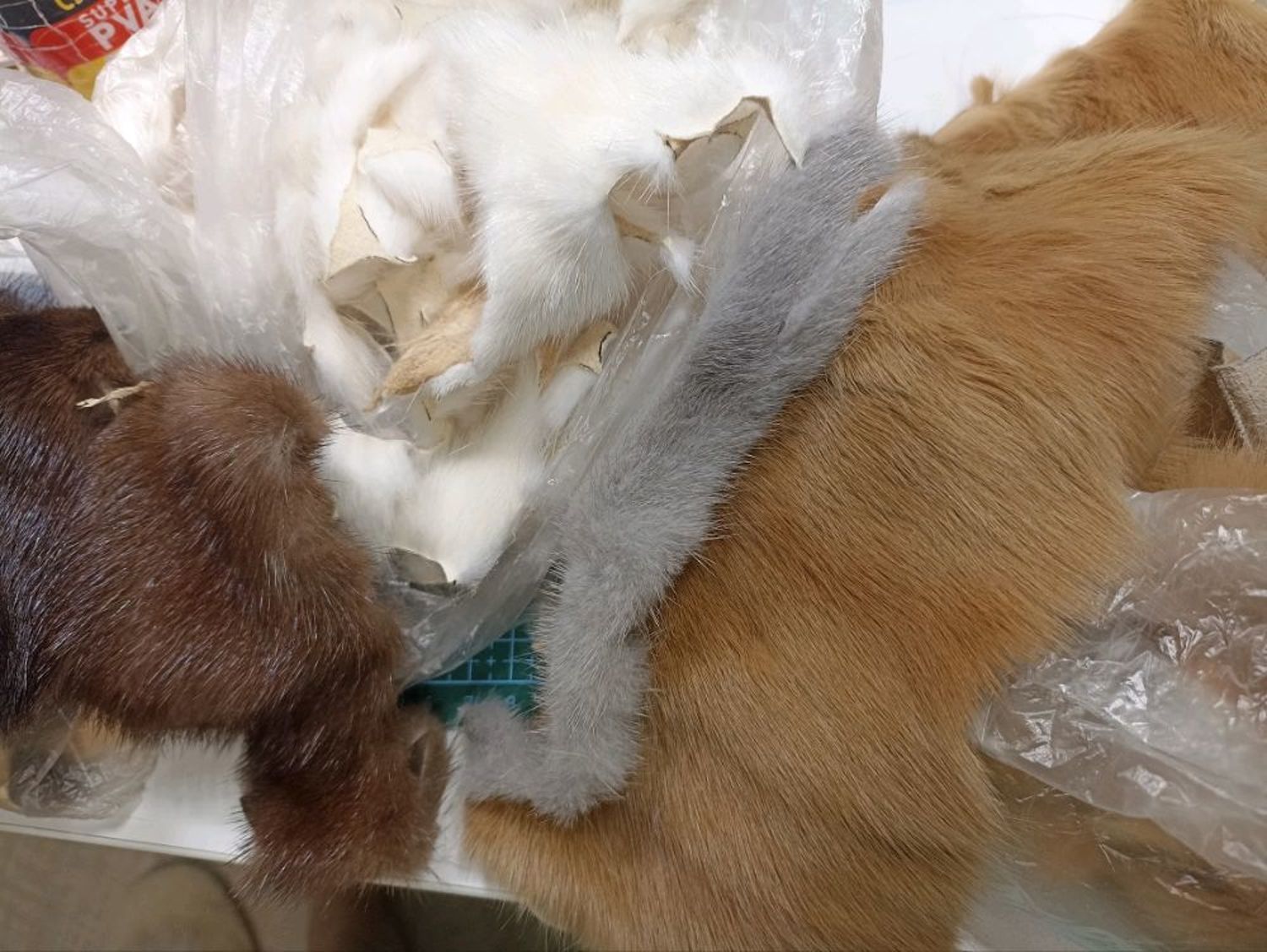 Фото №1 к отзыву покупателя Мастерская Белой Лисы Vatalessi о товаре #031 мех кролика бежевый и еще 3 товара