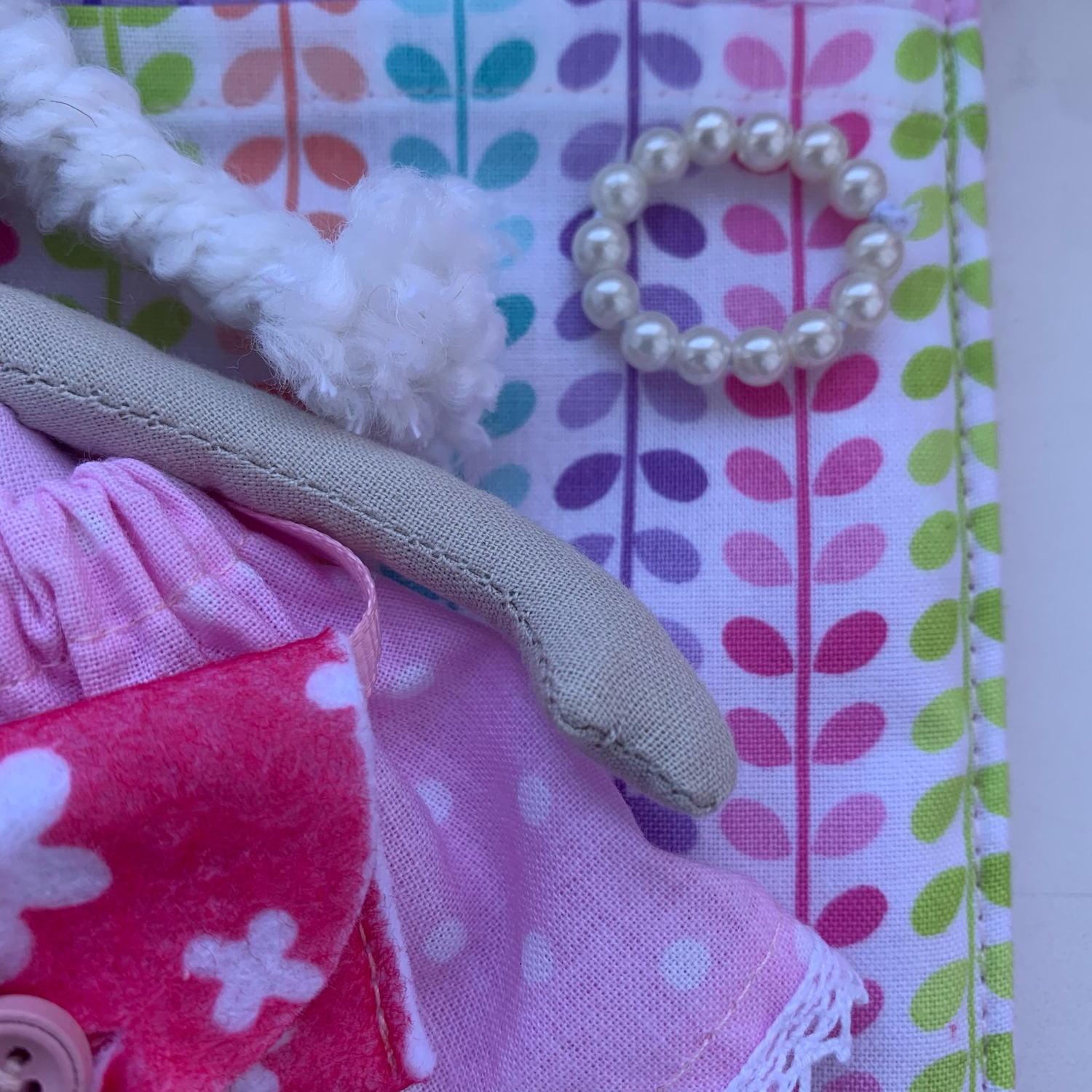 Фото №4 к отзыву покупателя HappilyEverAfter о товаре Кукольный домик с куклой и одеждой