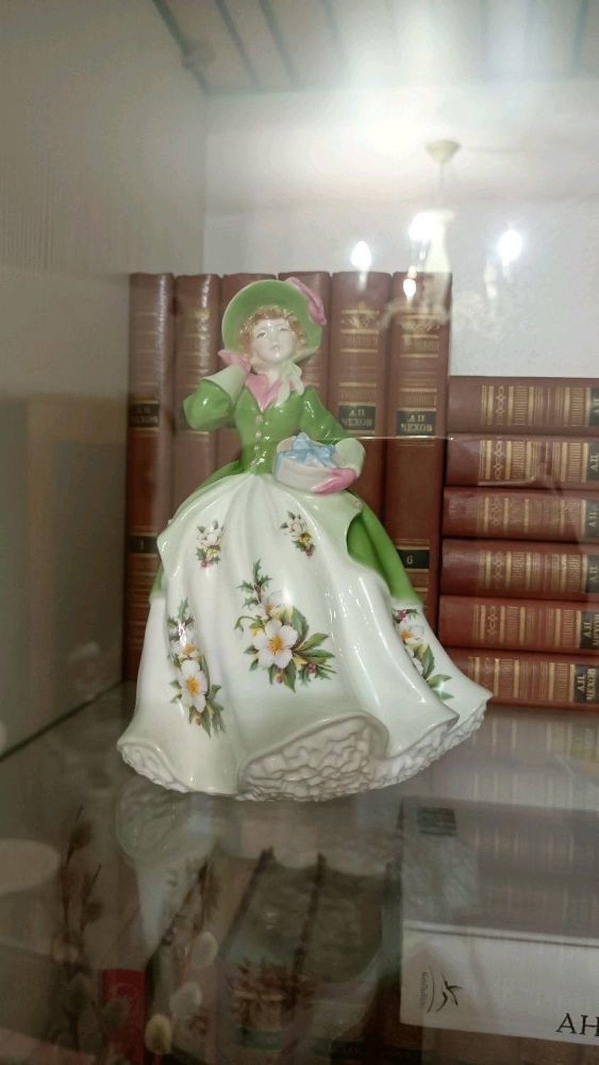 Фото №1 к отзыву покупателя Марина Вдовина (Емельянова) о товаре Винтаж: Royal Worcester, девушки-цветы Остролист Анемон Маргаритка